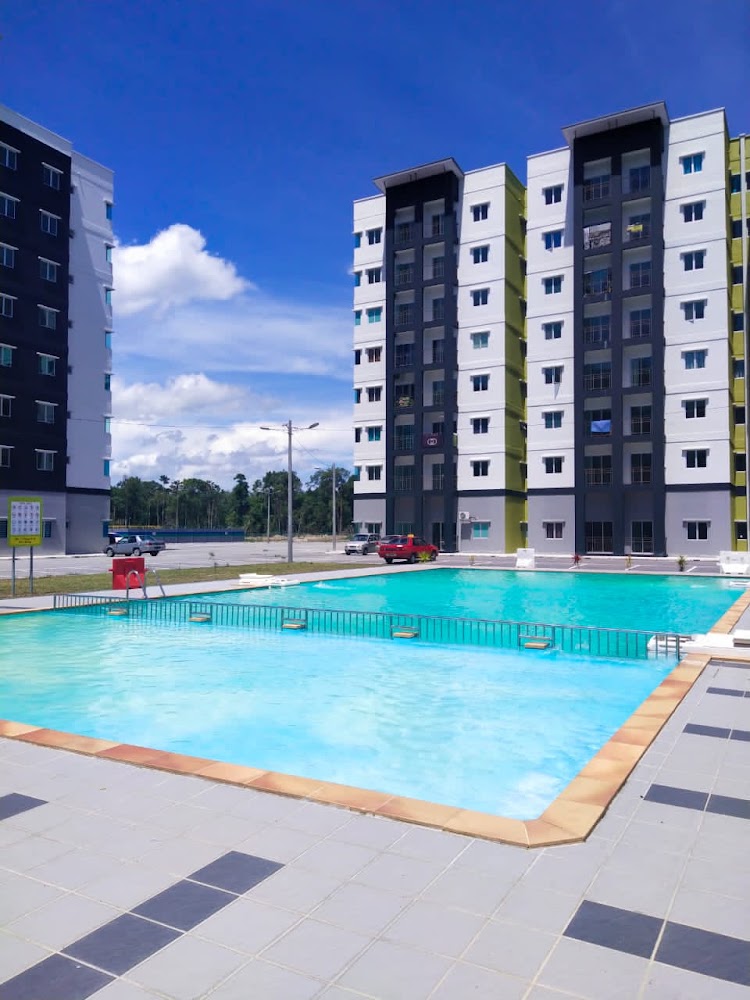 DFF HOMESTAY SWIMMING POOL SERI ISKANDAR