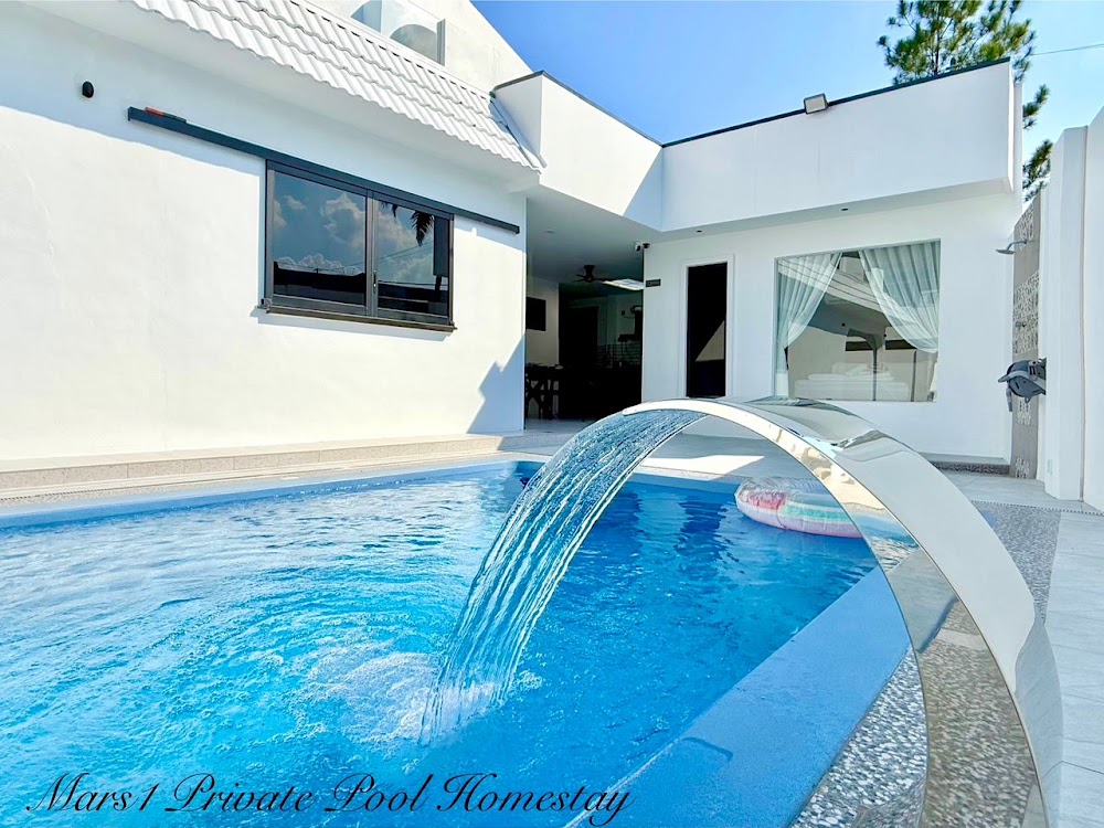 Mars1 Private Pool HomeStay