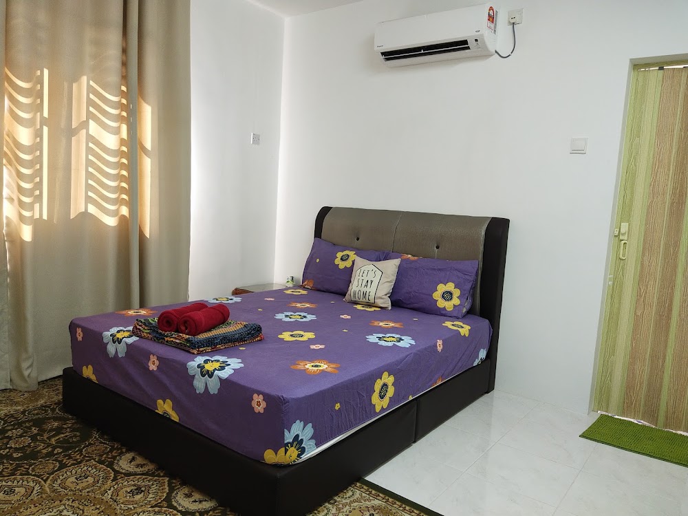 Kayu Cengal Homestay Seri Iskandar