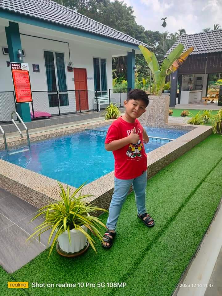 Homestay D' Leemaz Teluk Batik with pool