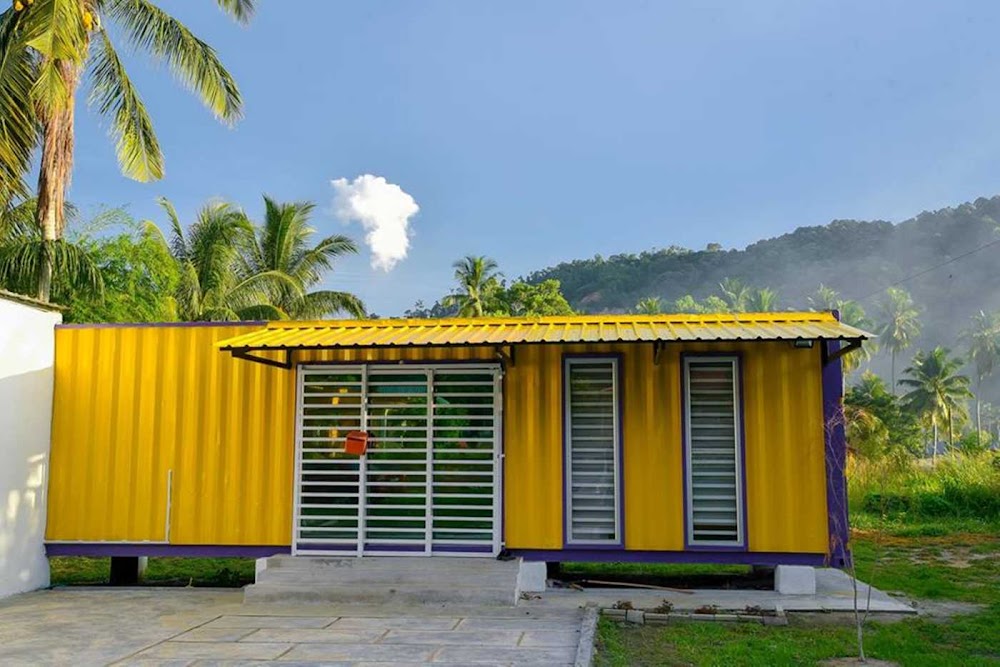 Yellow Cube @ Lumut Cube Homestay Kontena
