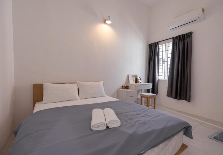 Oaky White House Homestay (No.11, Jln AKH1)