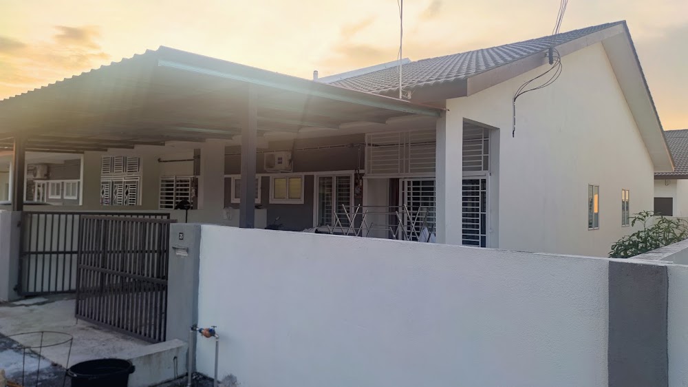 NAAZ HOMESTAY LAGENDA TELUK INTAN