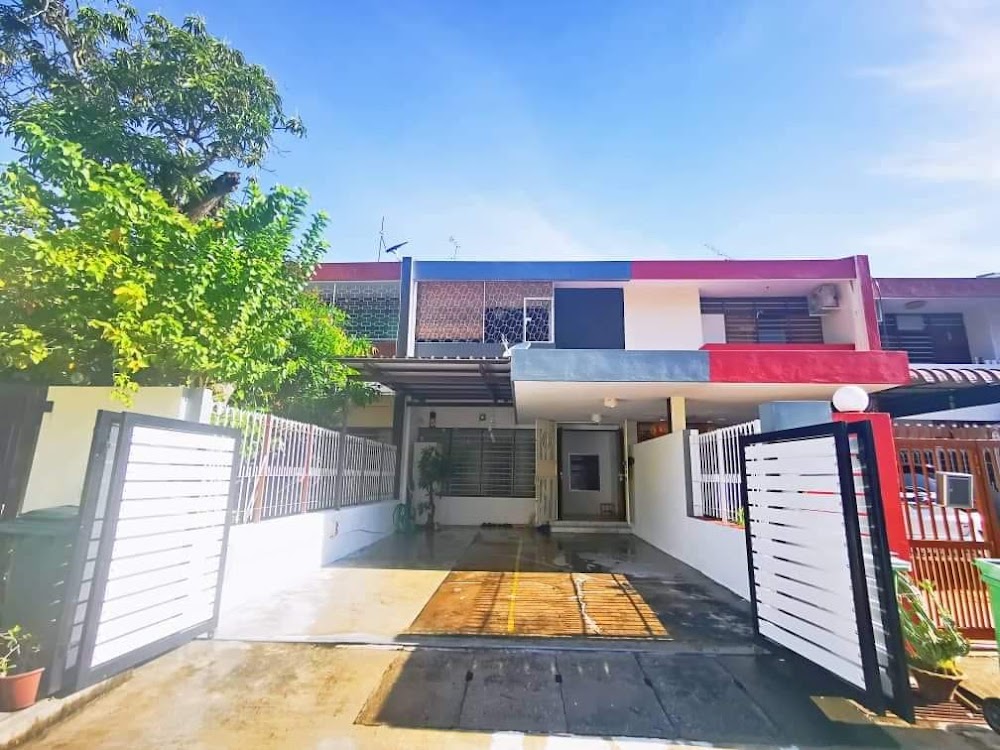 12 Mona Homestay