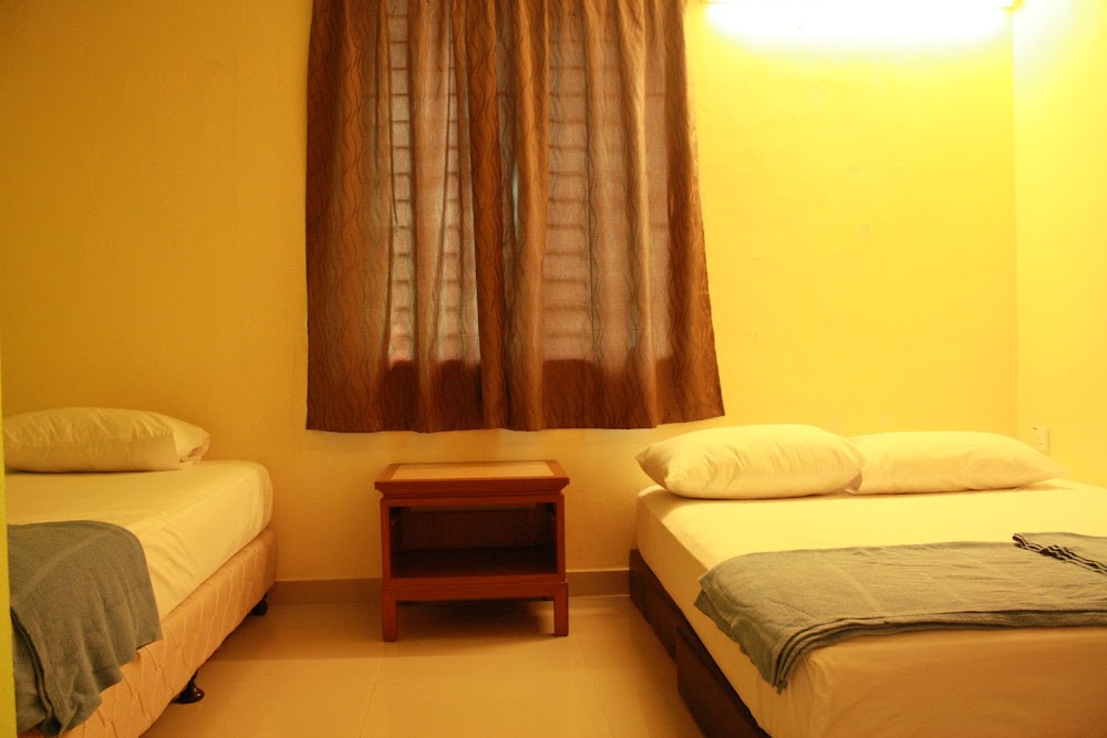 1ST ISLAND Homestay (2) Bayan Baru near PISA / SPICE/Air port / Queenbay