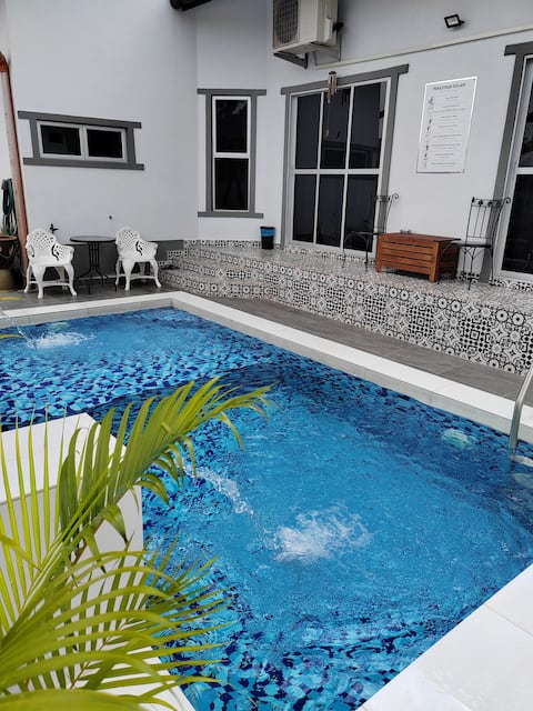 Homestay ida private pool