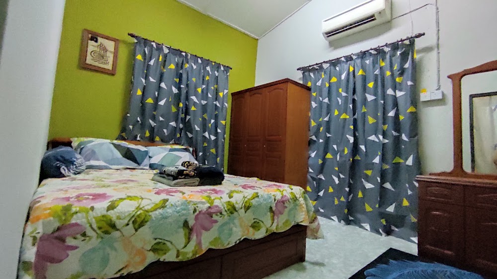 HOMESTAY OPAH PARIT BUNTAR (MUSLIM ONLY)