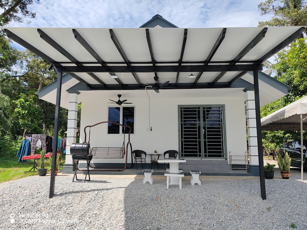 Rumah Singgah Tepi Sungai