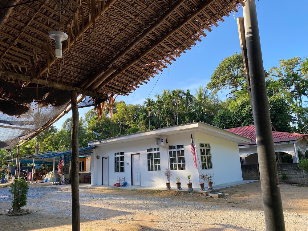 HOMESTAY LASAH CHALET DENAI CHIOR